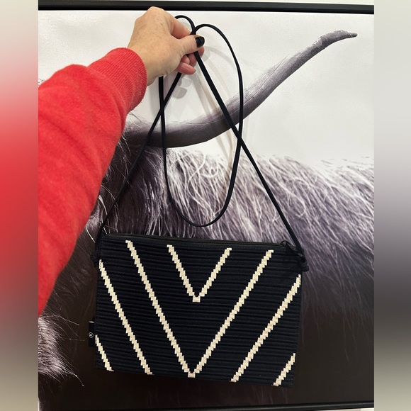 Stylish Navy Crossbody Bag - Picture 8 of 8